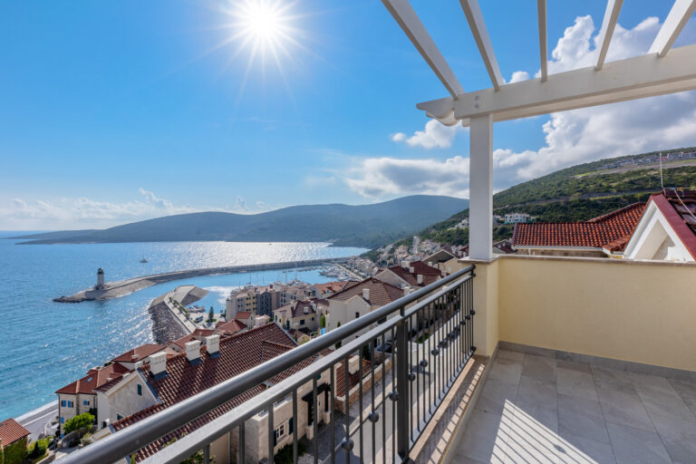 New luxurious apartment in Lustica Bay