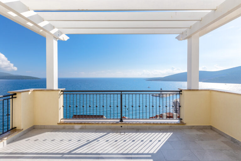 New luxurious apartment in Lustica Bay