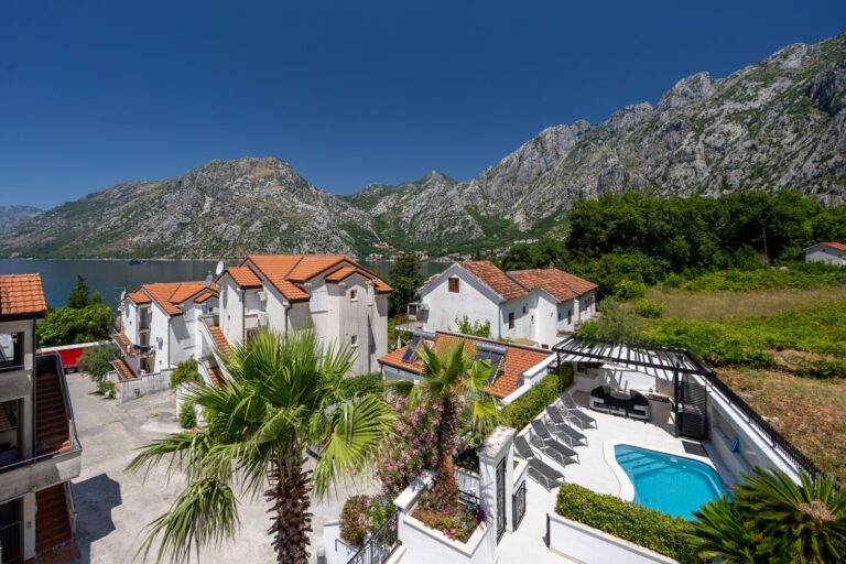 House in Ljuta with a swimming pool and three apartments