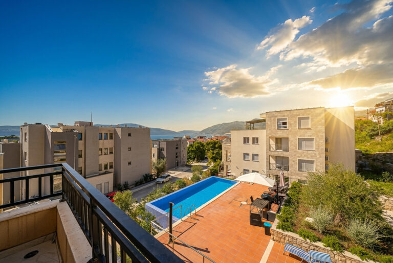 3-bedroom apartment in the center of Tivat 400 m from Porto-Montenegro