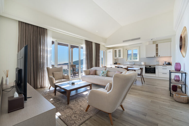 Готовые меблированные апартаменты с панорамным видом на море — Marina Village Luštica Bay