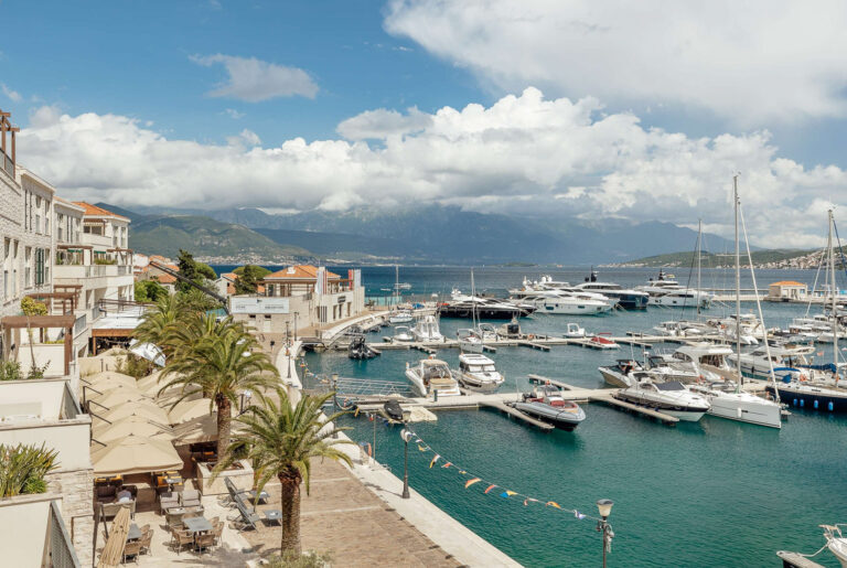 Luxury 2-bedroom sea view apartment in Portonovi