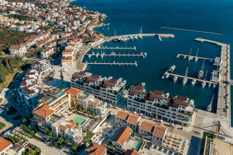 Luxury 2-bedroom sea view apartment in Portonovi