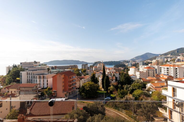 Penthouse with panoramic rooftop terrace in Bečići