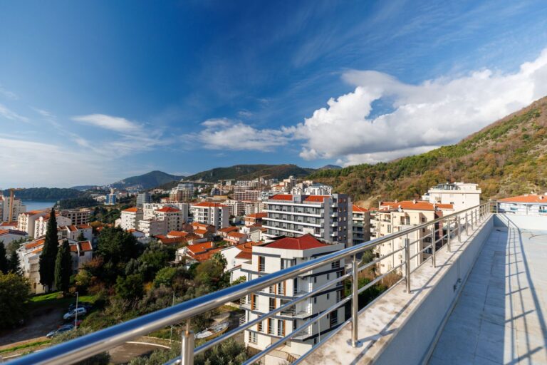 Penthouse with panoramic rooftop terrace in Bečići