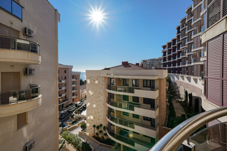 Private: 1-bedroom apartment in the Bečići residential complex