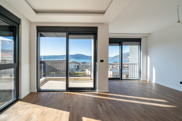 Duplex sa 4 spavaće sobe u centru Tivta