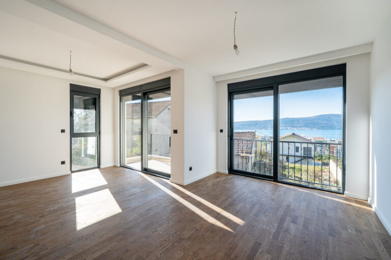 Duplex sa 4 spavaće sobe u centru Tivta