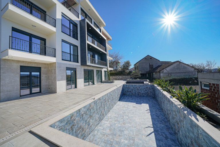 Duplex sa 4 spavaće sobe u centru Tivta