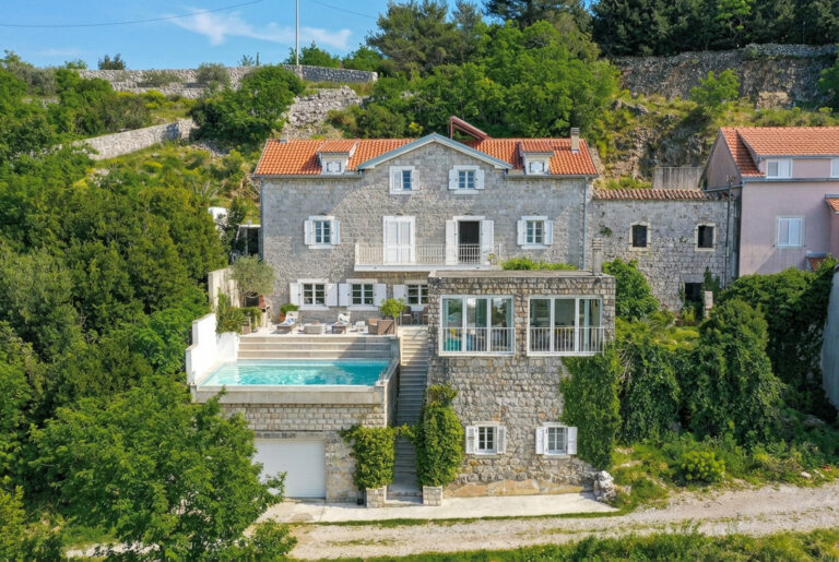 Villa in English style with a pool in Luštica