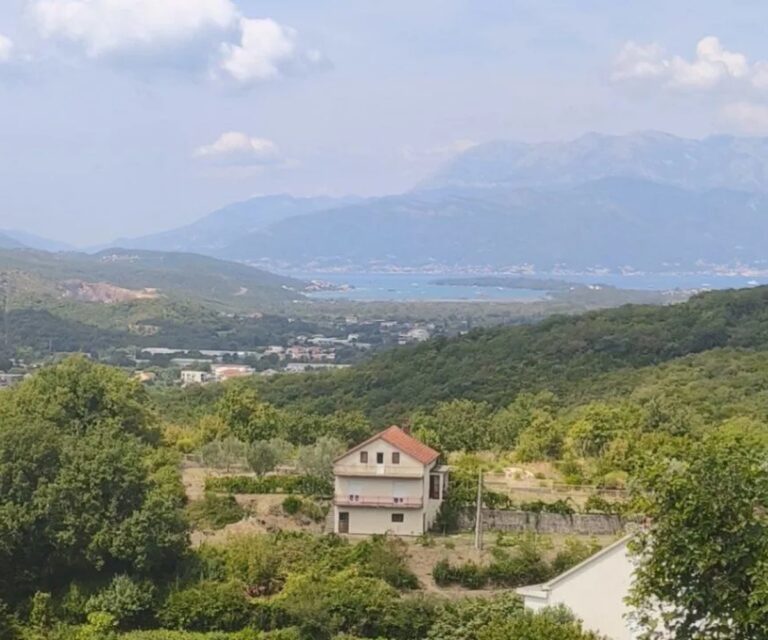 Urbanized plot with a view in Radanovići