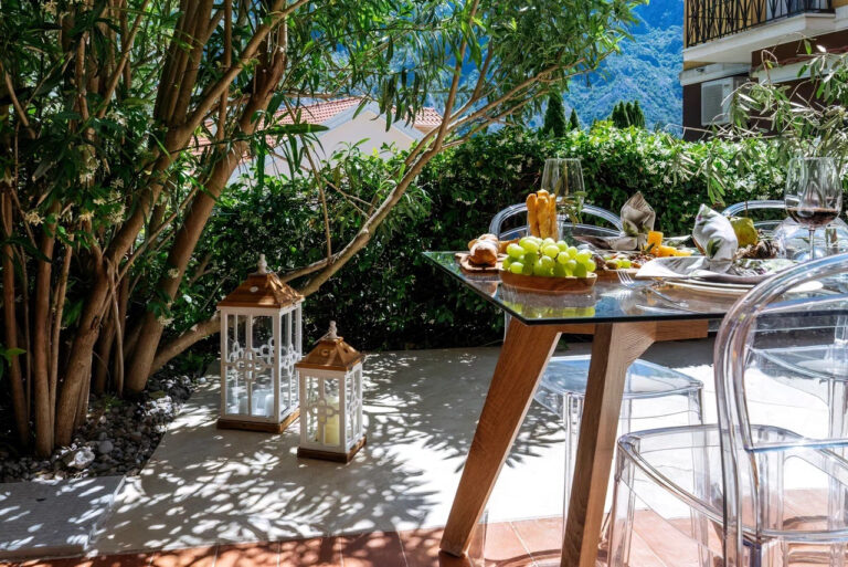 Apartment with a courtyard in a complex with a pool in the Bay of Kotor