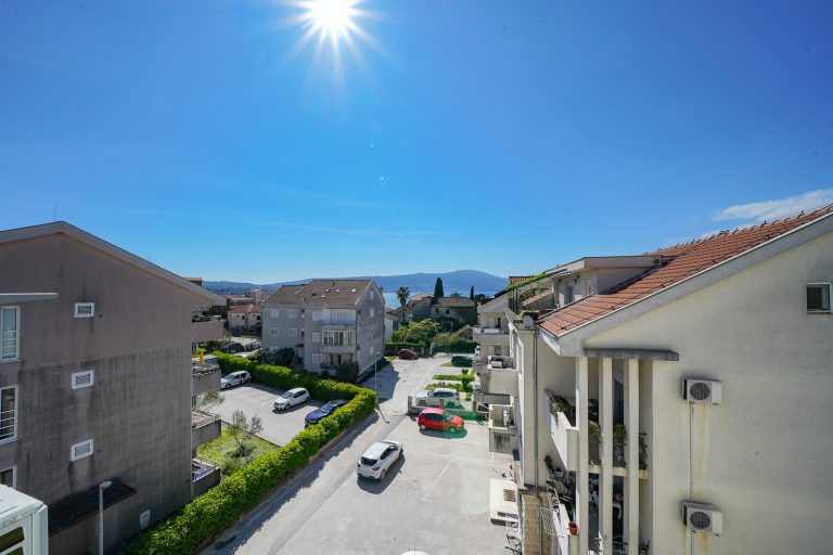 Novi trosoban stan u centru Tivta