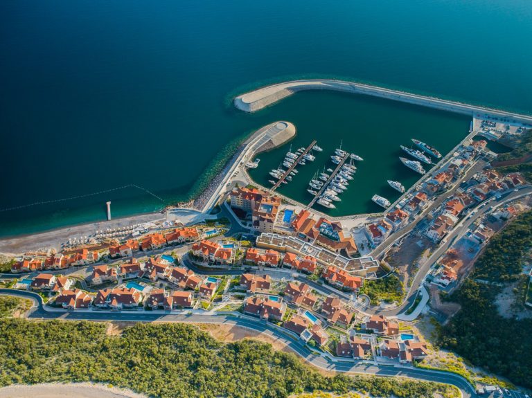 Lustica Bay: новый район Centrale