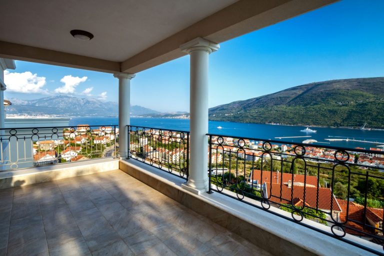 Panoramic 3-bedroom apartment in a Residential Complex