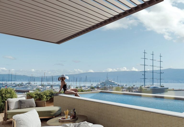 Five-bedroom penthouse in a premium complex in Tivat