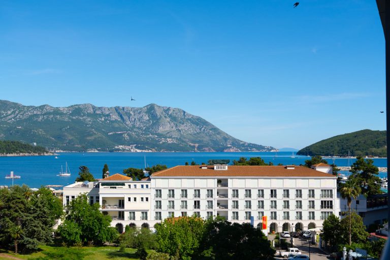 Apartman sa 2 spavaće sobe i pogledom u TQ Plaza