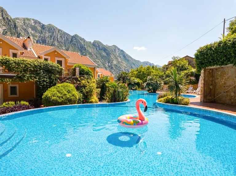 3-Bedroom apartment with a private courtyard in Orahovac