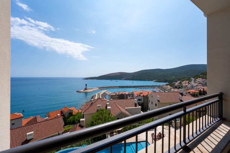 Panoramic 2-bedroom apartment in Marina Village