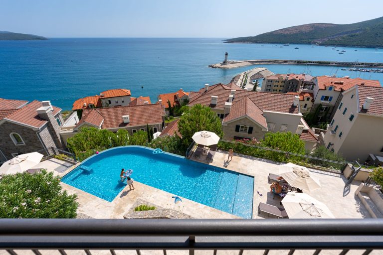 Panoramic 2-bedroom apartment in Marina Village