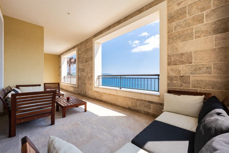Panoramic 2-bedroom apartment in Marina Village