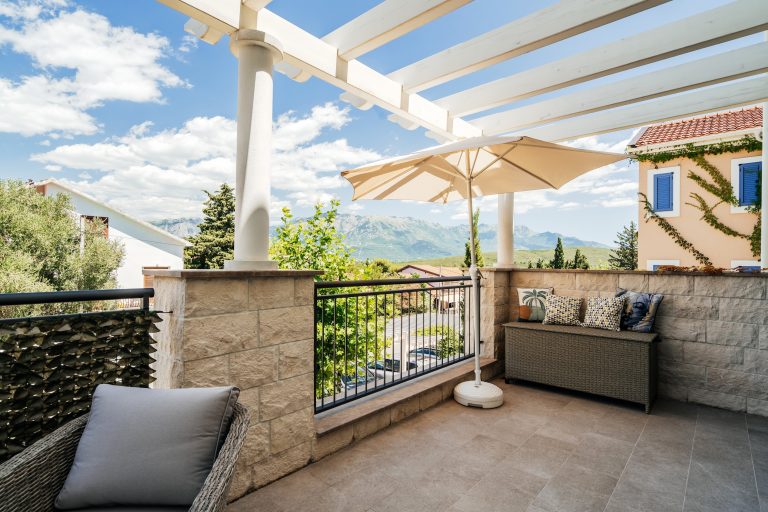 1-bedroom apartment with 2 terraces in Centrale Luštica Bay