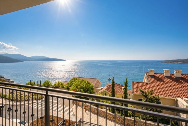 Exclusive 2-bedroom apartment in Marina Village