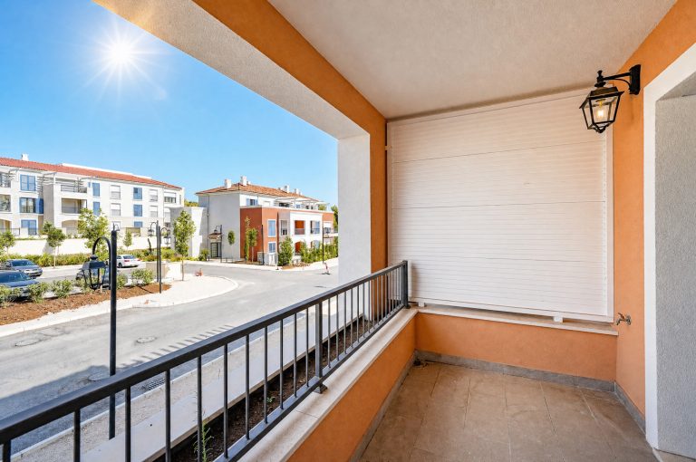 Modern 2-bedroom apartment in Centrale Luštica Bay