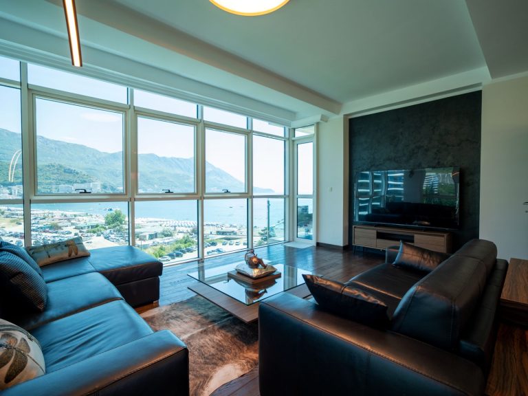 2-bedroom apartment on the front line in Bečići